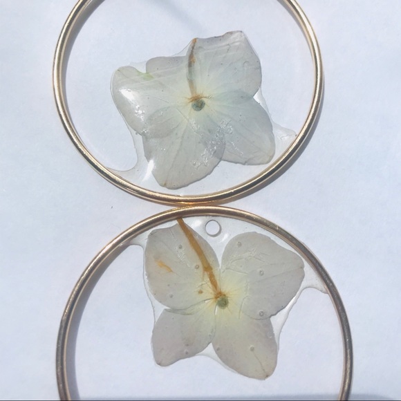 🌙SOLD🌙 Mini Hydrangea Hoops - Picture 3 of 5